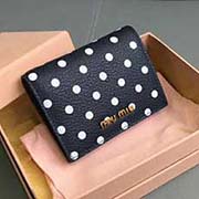 MIUMIU 5MV204口袋小錢包pocket wallet 專柜新款小錢夾今年fashion的印花設(shè)計(jì) 里外都是進(jìn)口高等牛皮山羊紋 內(nèi)壓197A 百元鈔銀行卡硬幣零錢通通可以收入其中 size