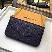 M64064 黑色 此由Monogram Empreinte帆布面料裁制而成的Pochette Felicie內(nèi)含兩個可脫卸口袋 是攜帶整理您的日常用品的時尚之選 它不僅僅是款錢夾 除去銀色鏈條后 還