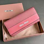 MIUMIU 5MH109 里外都是原版高等進(jìn)口瑪?shù)吕股窖蚱?正面白色絲印logo燙字 兩折內(nèi)里有小卡帶