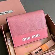 MIUMIU pocket wallet 專柜新款錢夾 5MV204 進(jìn)口高等馬德拉斯山羊皮搭配小牛皮 正面絲印logo燙字 內(nèi)里miu標(biāo)識燙字 百元鈔銀行卡硬幣零錢通通可以收入其中 8 11cm