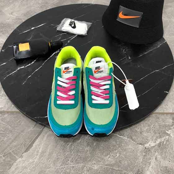 Sacai x Nike LVD Waffle Daybreak 聯(lián)名走秀款解構(gòu)高等跑鞋