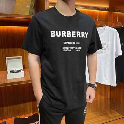 Burberry巴寶莉?qū)９裢郊兠弈惺慷绦銽恤