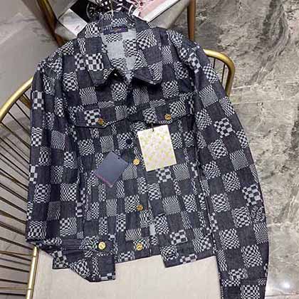 Louis vuittin全新Damier 圖案復(fù)古丹寧牛仔外套！